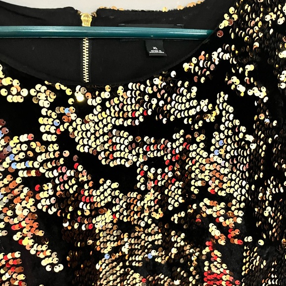 Size xl black & gold sequin dress - Picture 2 of 4